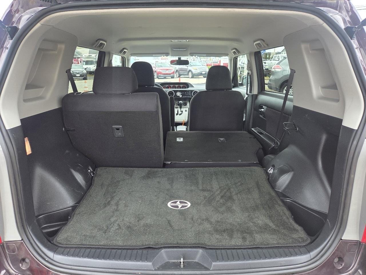 Scion xB 5-Door Wagon 5-Spd MT 2010