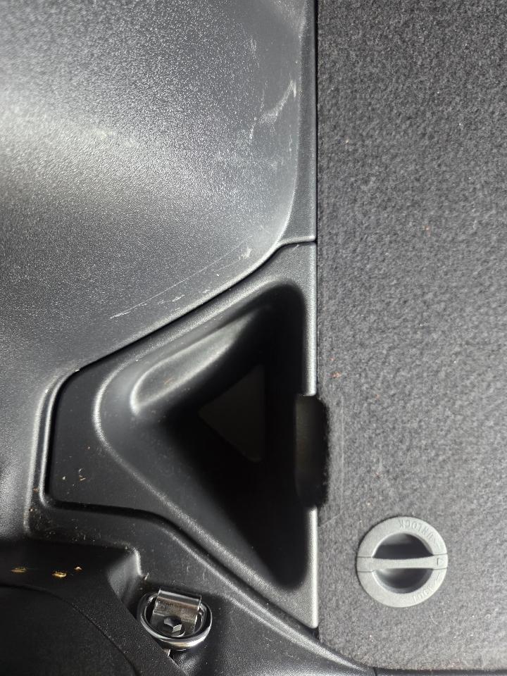 Scion xB 5-Door Wagon 5-Spd MT 2010