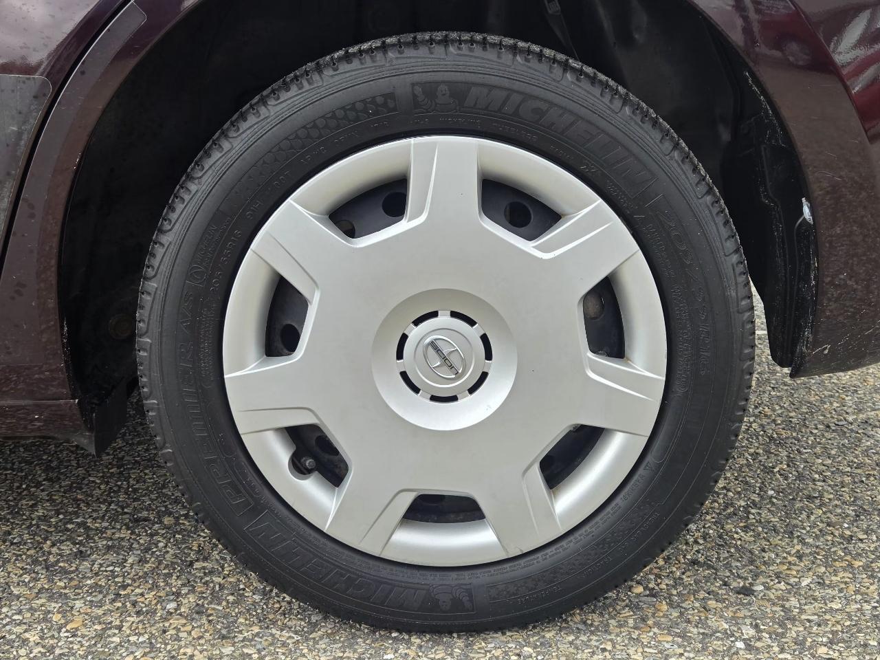 Scion xB 5-Door Wagon 5-Spd MT 2010