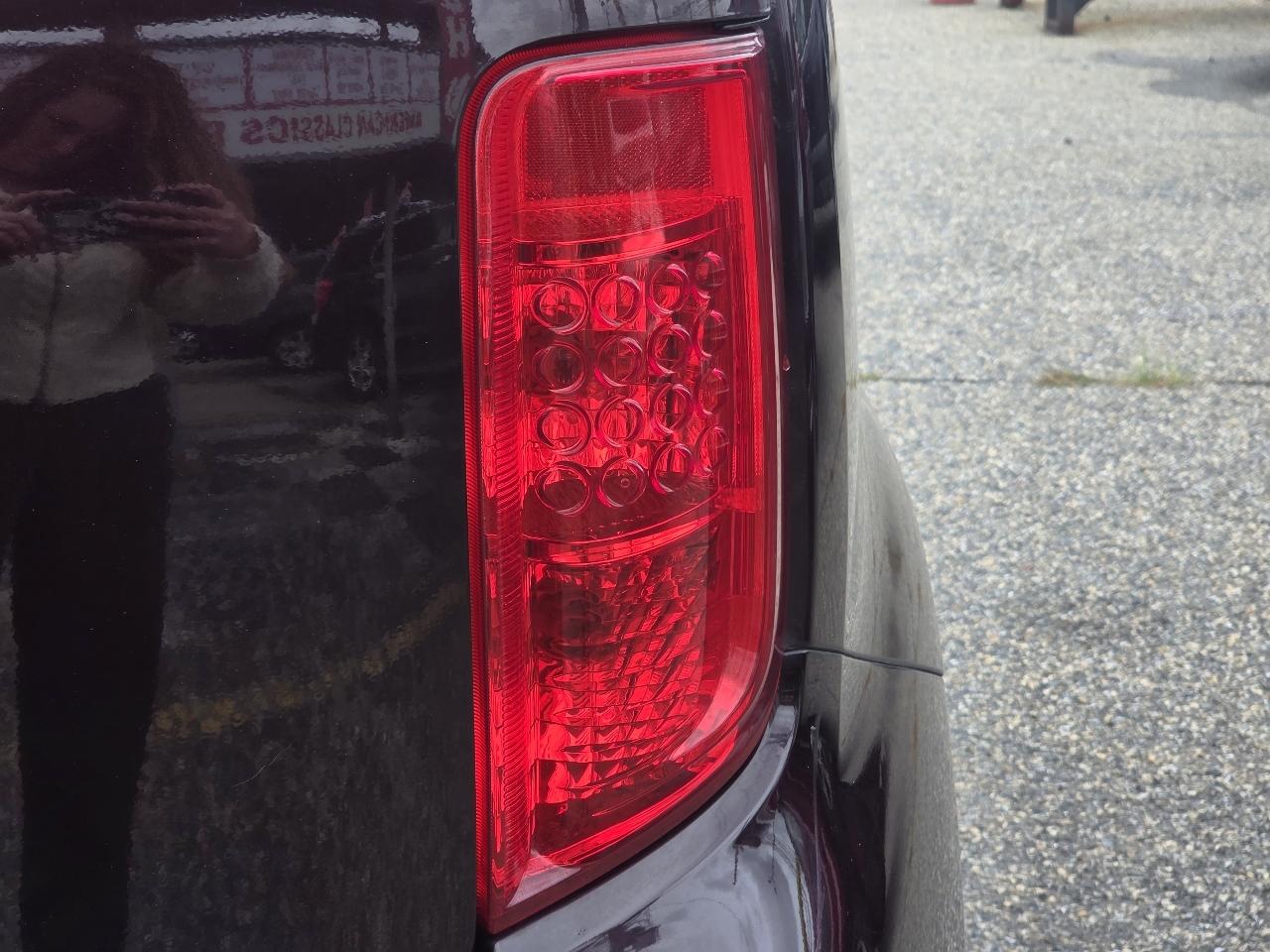 Scion xB 5-Door Wagon 5-Spd MT 2010