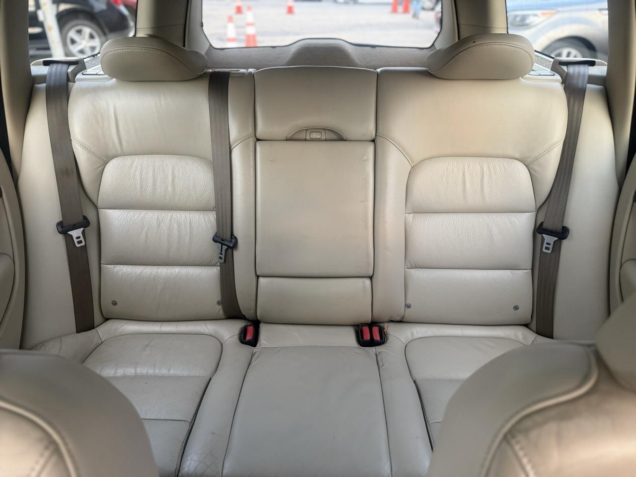 Volvo V70 3.2 R-Design 2010