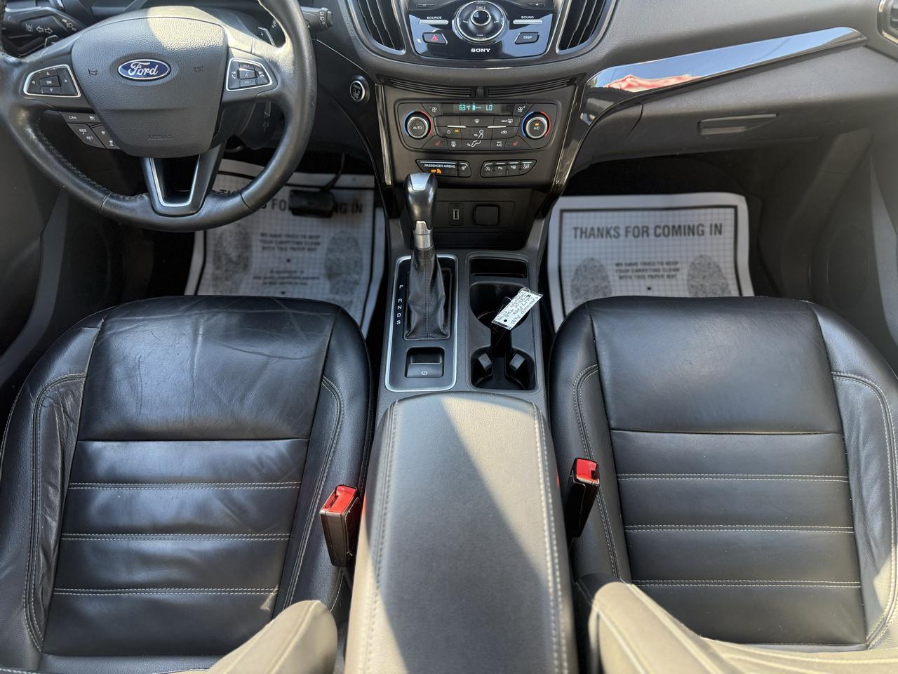 Ford Escape Titanium 4WD 2017