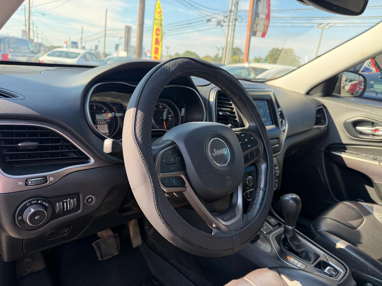 2019 Jeep Cherokee Latitude Plus - Photo 17