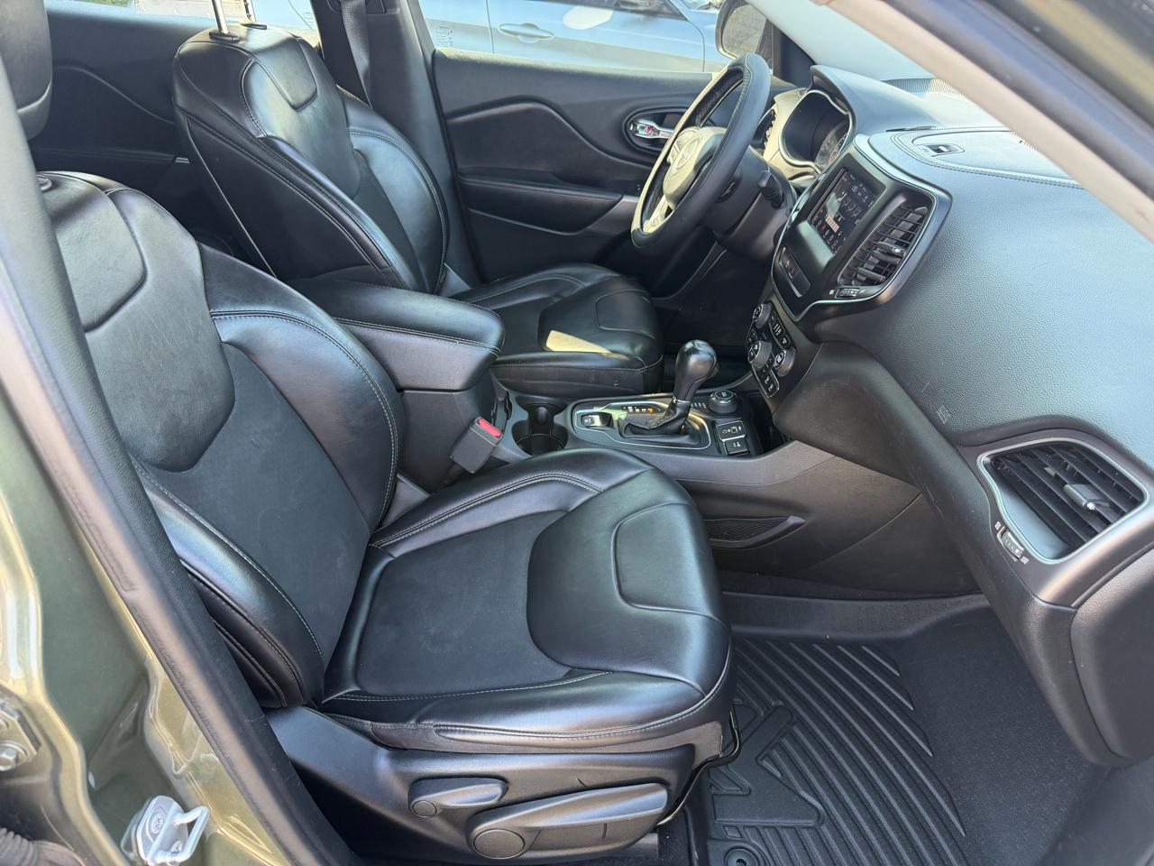 2019 Jeep Cherokee Latitude Plus - Photo 12