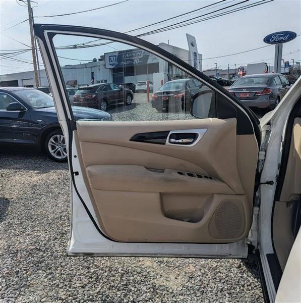 Nissan Pathfinder S 4WD 2014