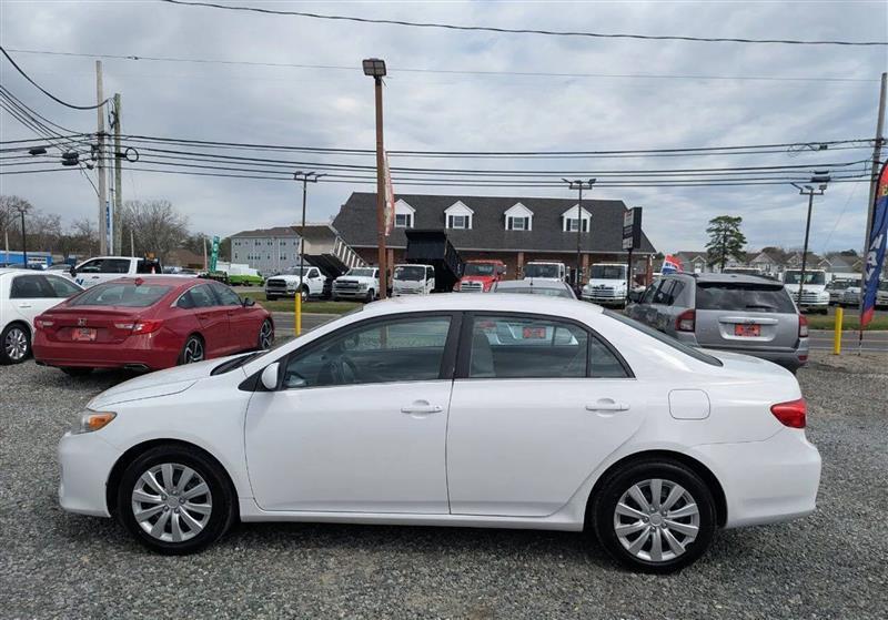 Toyota Corolla LE 4-Speed AT 2013