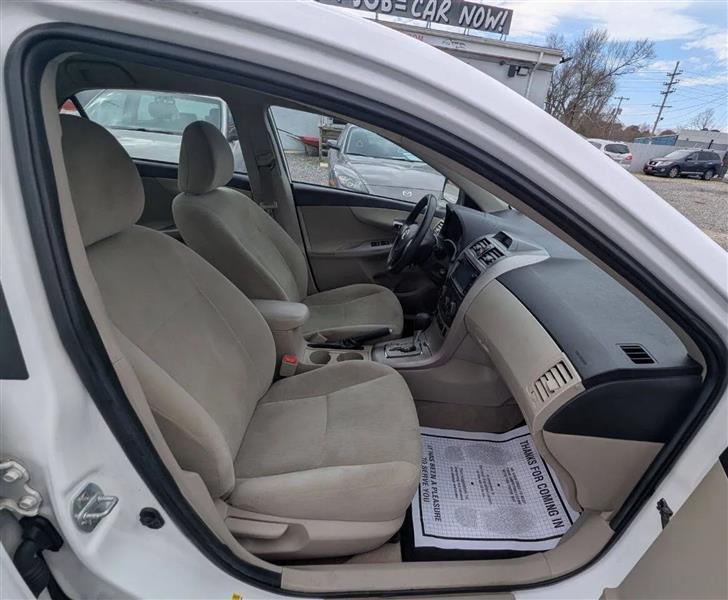 Toyota Corolla LE 4-Speed AT 2013