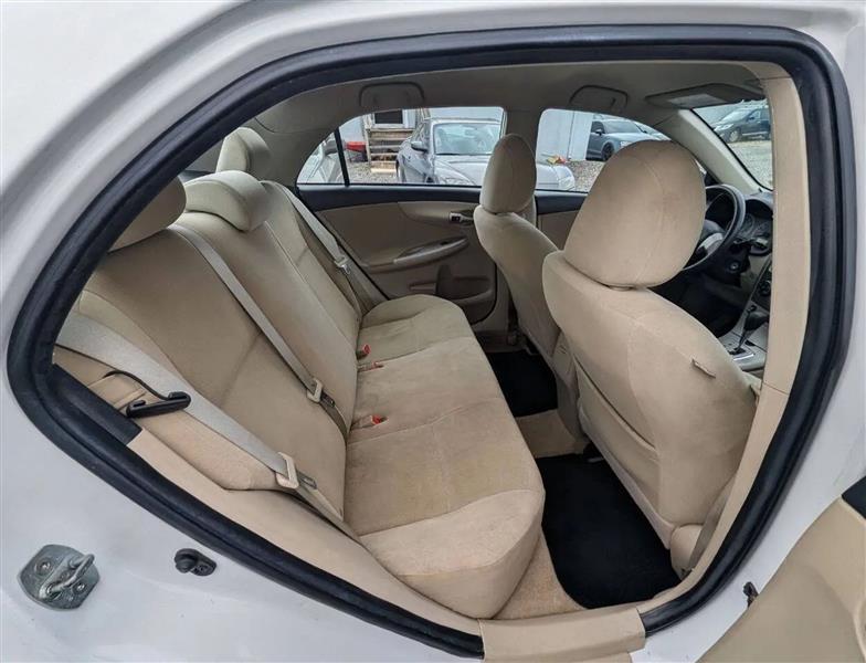 Toyota Corolla LE 4-Speed AT 2013