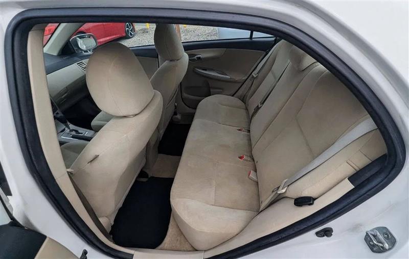 Toyota Corolla LE 4-Speed AT 2013