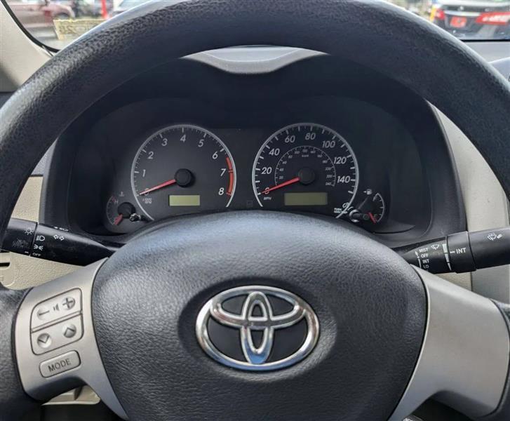 Toyota Corolla LE 4-Speed AT 2013