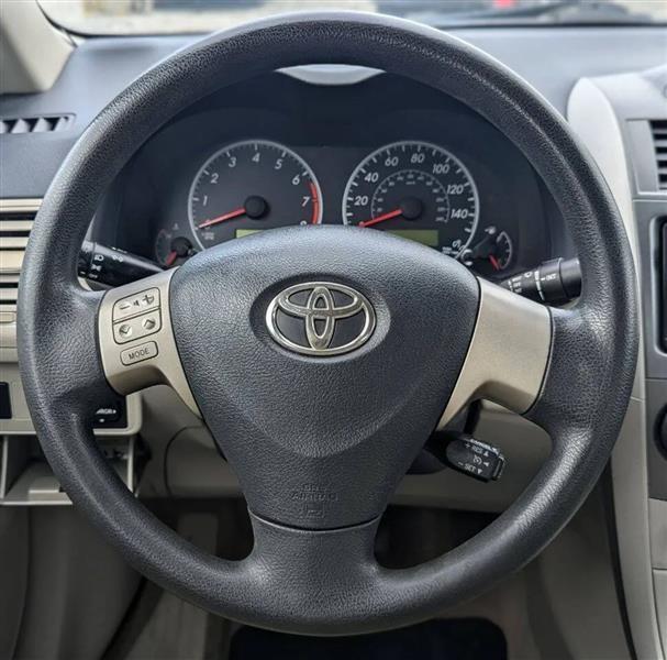 Toyota Corolla LE 4-Speed AT 2013