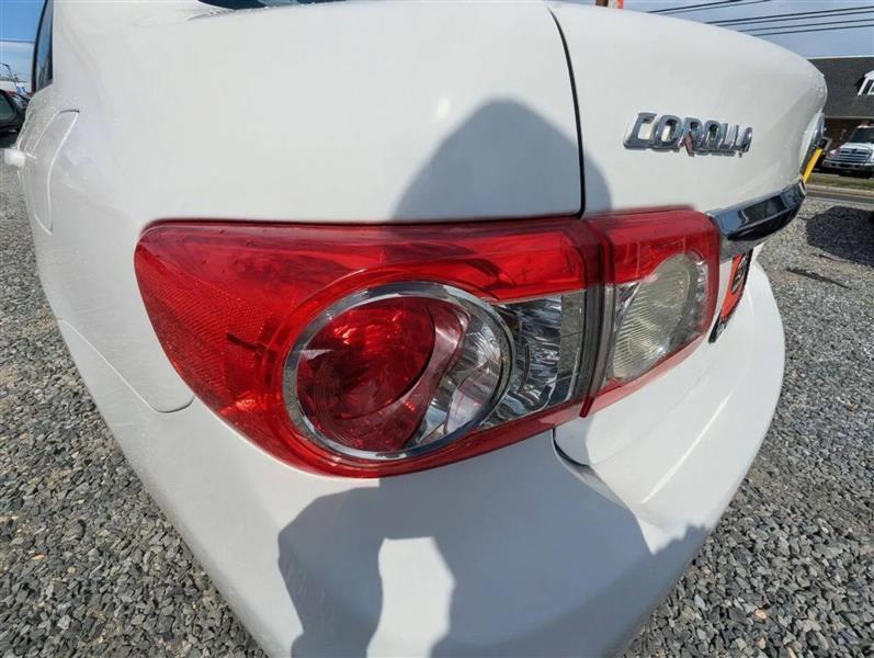 Toyota Corolla LE 4-Speed AT 2013