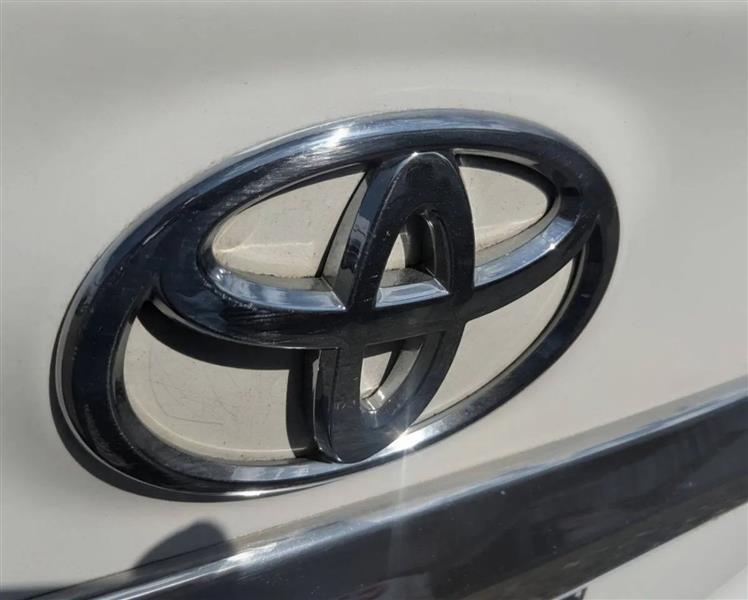 Toyota Corolla LE 4-Speed AT 2013