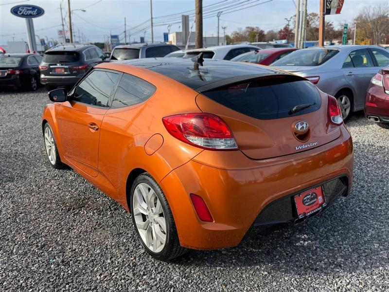 Hyundai Veloster Base 2012