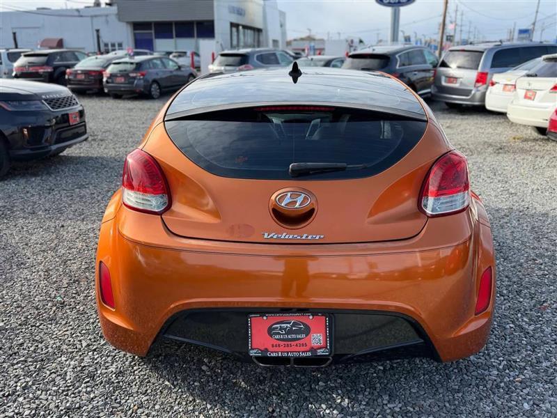 Hyundai Veloster Base 2012