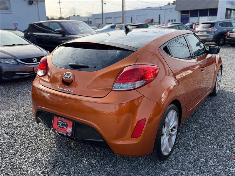 Hyundai Veloster Base 2012