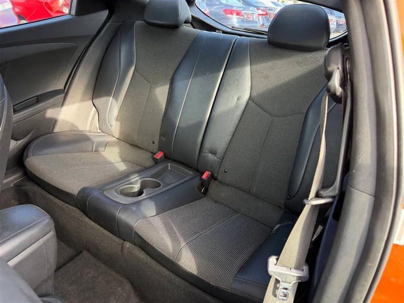 Hyundai Veloster Base 2012