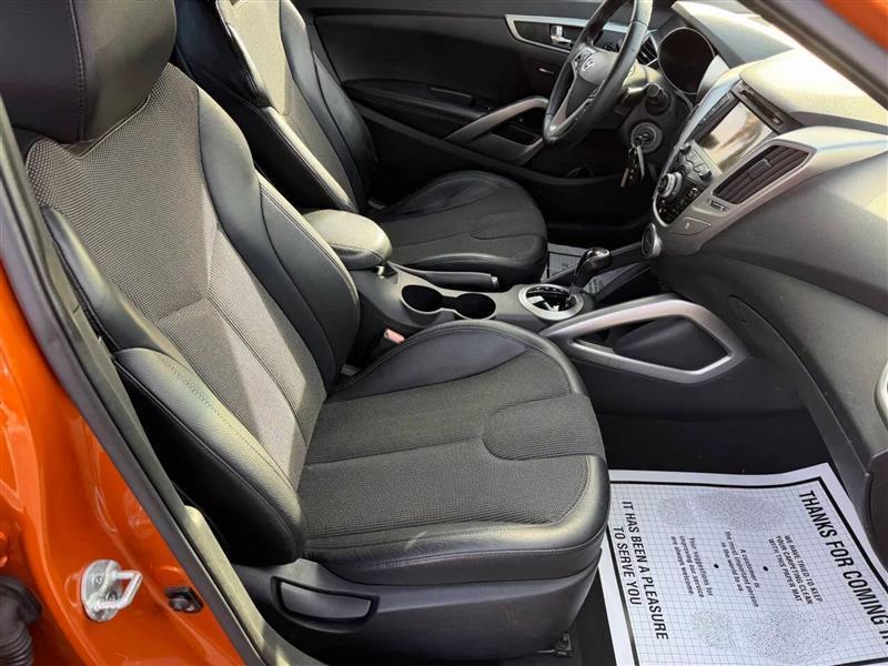 Hyundai Veloster Base 2012