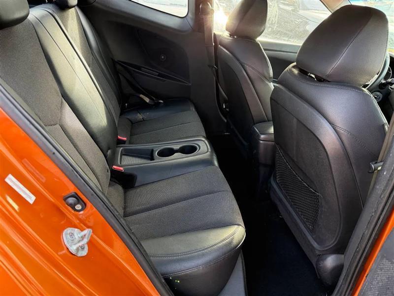 Hyundai Veloster Base 2012