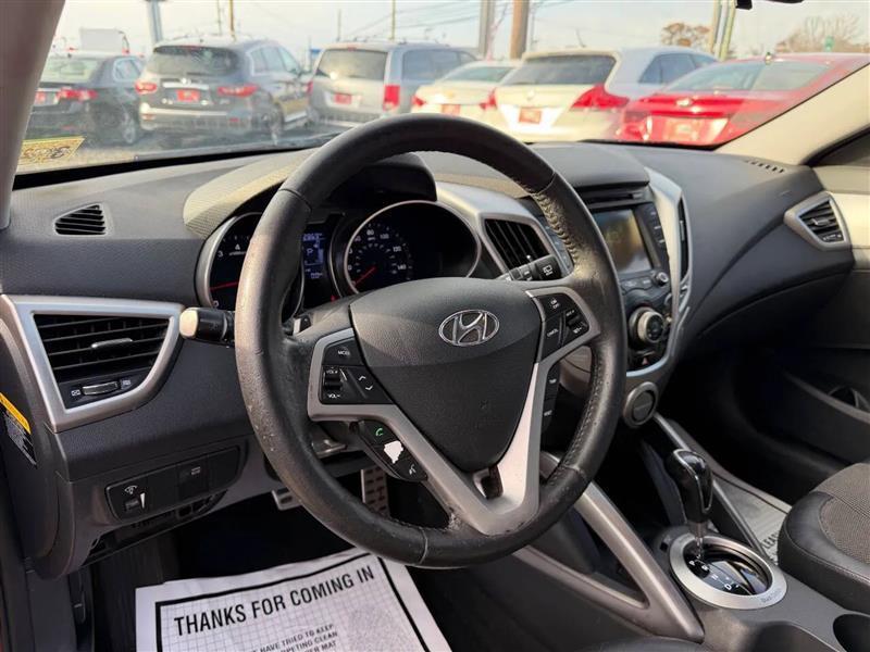 Hyundai Veloster Base 2012