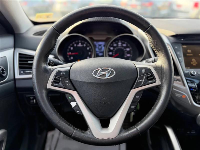 Hyundai Veloster Base 2012