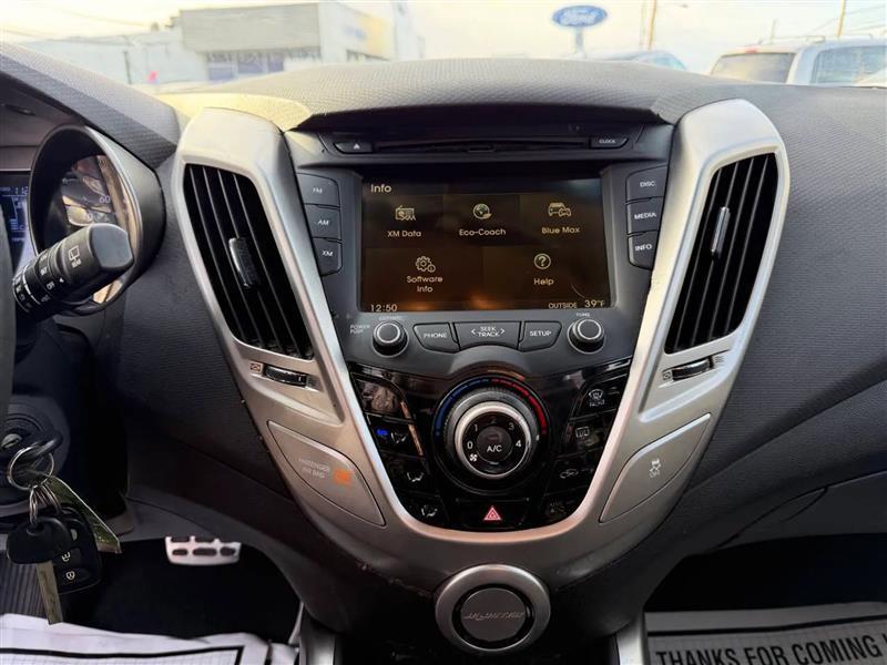 Hyundai Veloster Base 2012