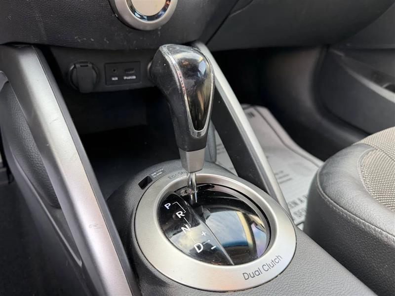 Hyundai Veloster Base 2012