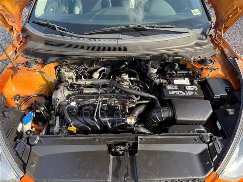 Hyundai Veloster Base 2012