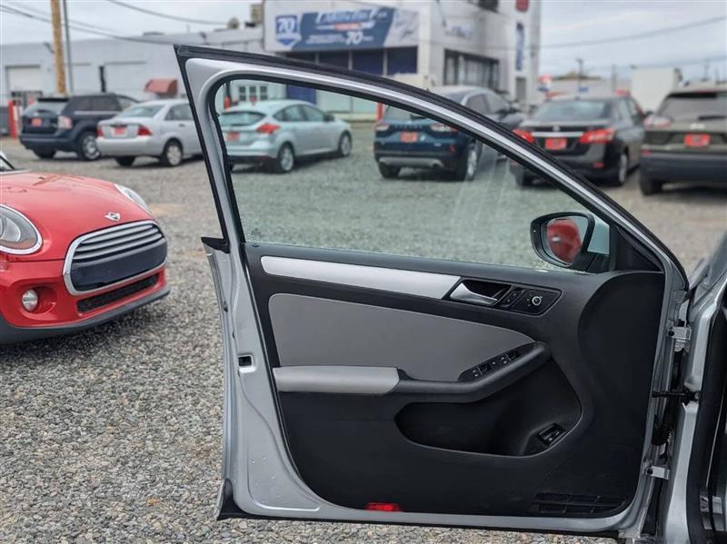 Volkswagen Jetta Hybrid SE 2014