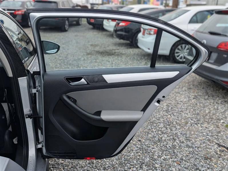 Volkswagen Jetta Hybrid SE 2014