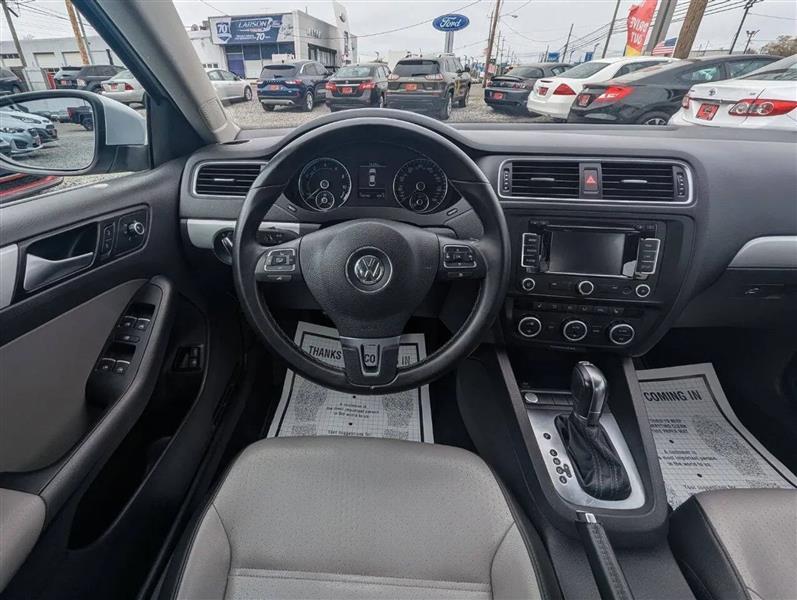 Volkswagen Jetta Hybrid SE 2014