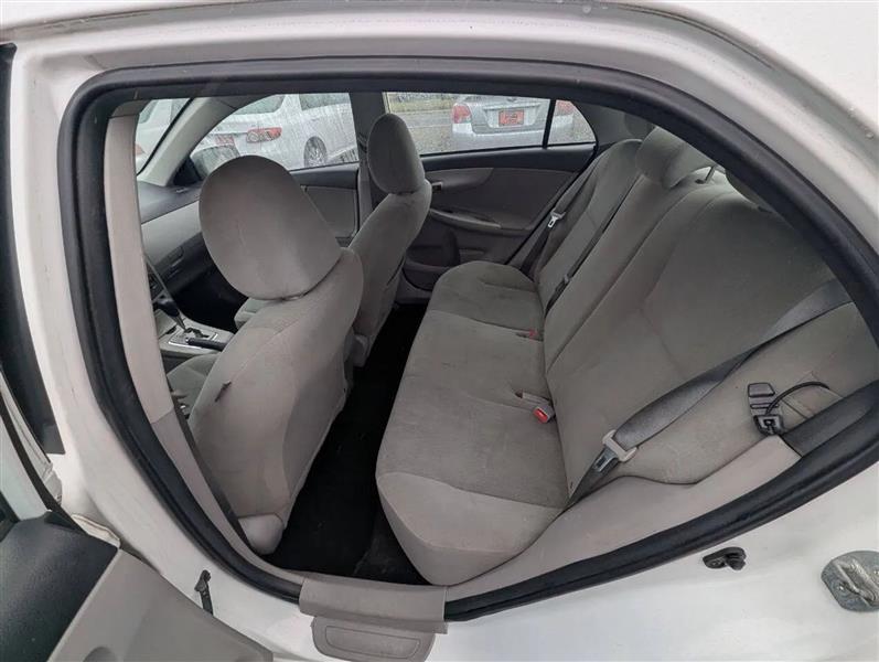 Toyota Corolla LE 4-Speed AT 2013