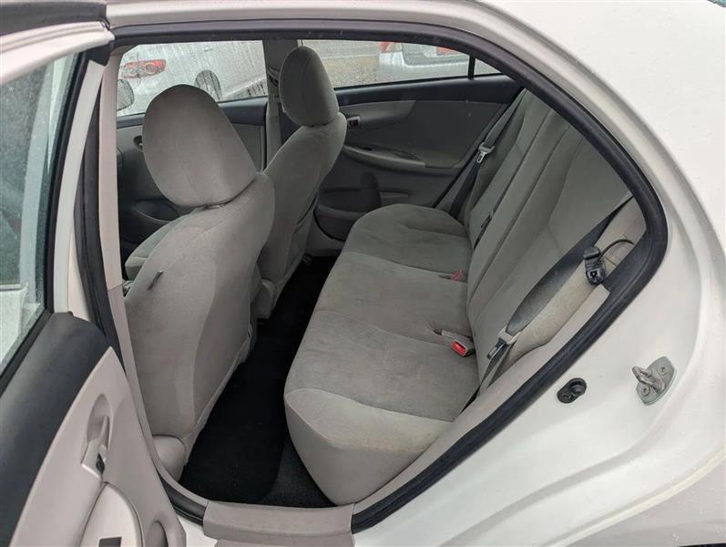 Toyota Corolla LE 4-Speed AT 2013