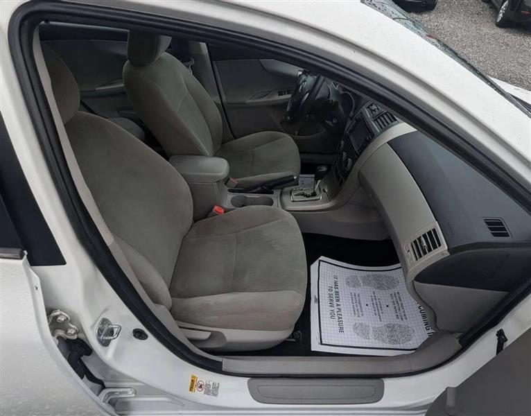 Toyota Corolla LE 4-Speed AT 2013