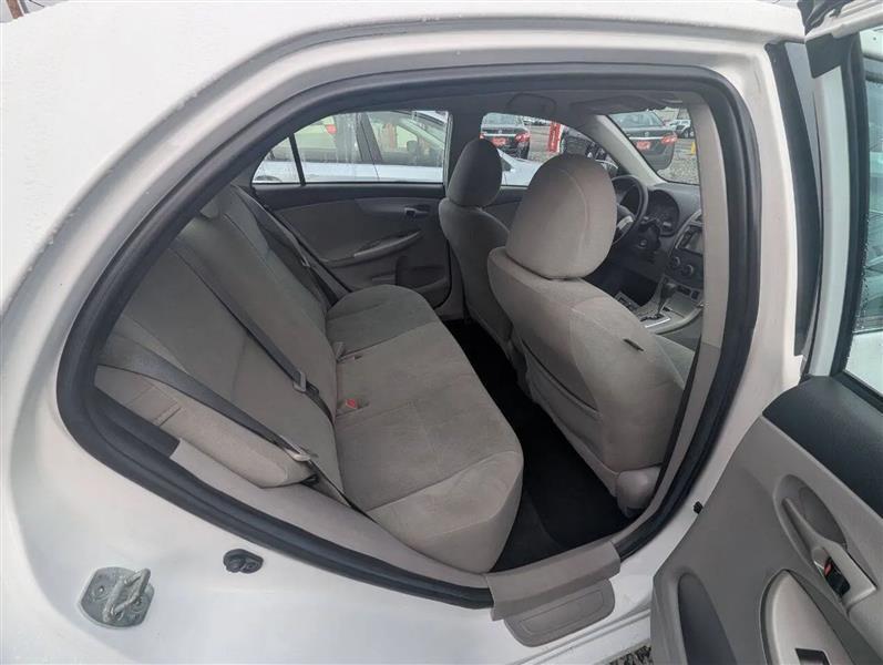 Toyota Corolla LE 4-Speed AT 2013