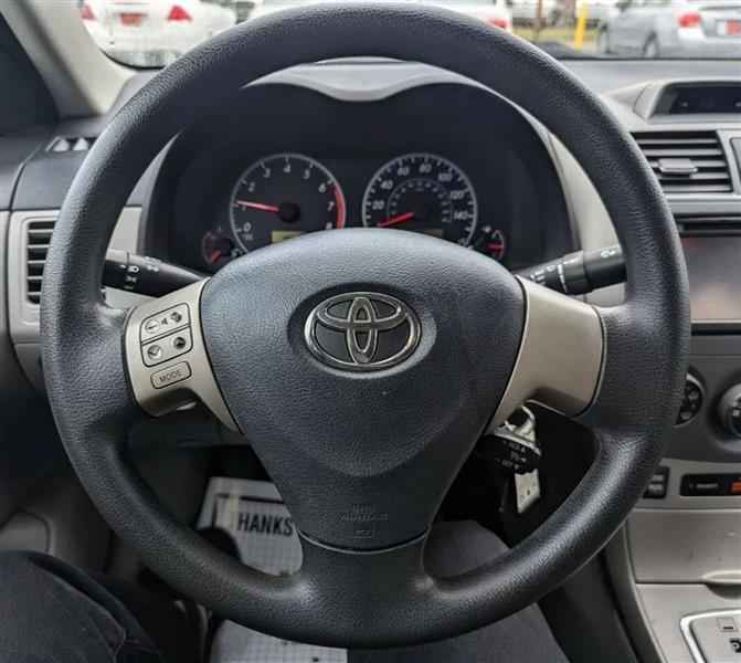 Toyota Corolla LE 4-Speed AT 2013