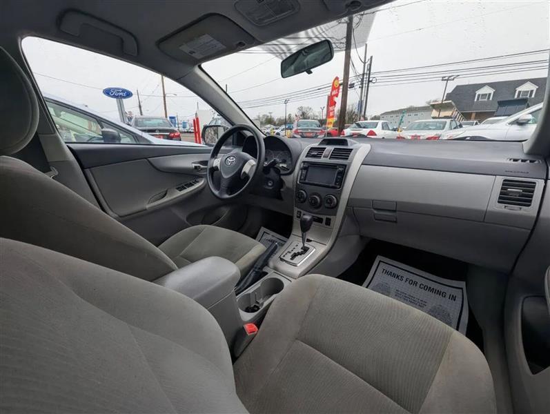Toyota Corolla LE 4-Speed AT 2013