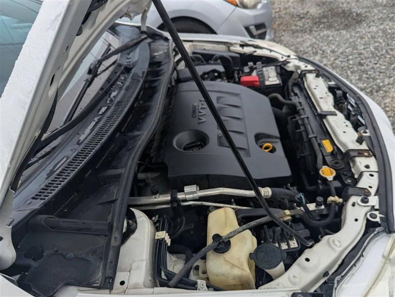 Toyota Corolla LE 4-Speed AT 2013