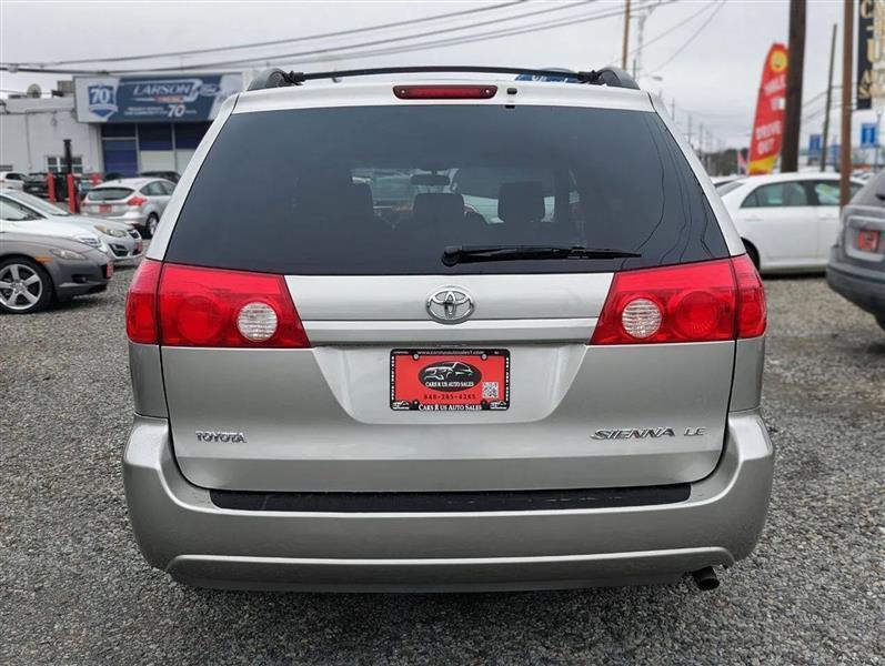 Toyota Sienna LE 7-Passenger 2006