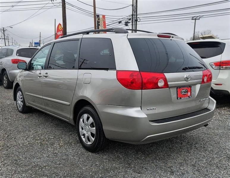 Toyota Sienna LE 7-Passenger 2006