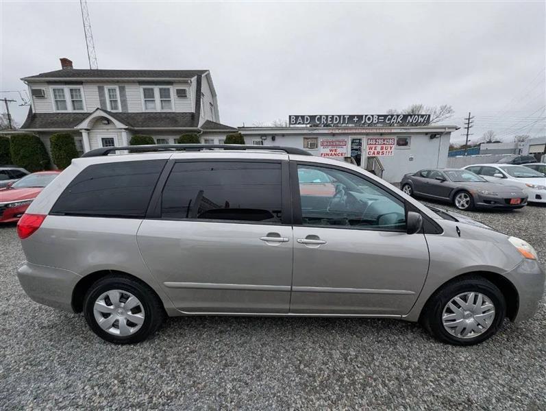 Toyota Sienna LE 7-Passenger 2006