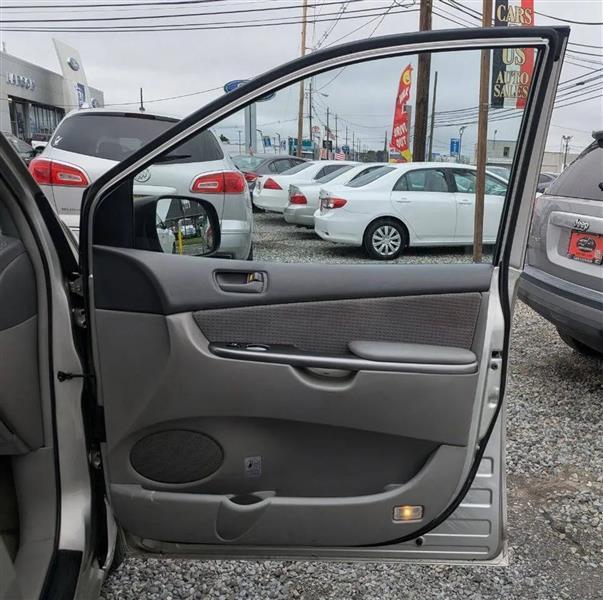 Toyota Sienna LE 7-Passenger 2006