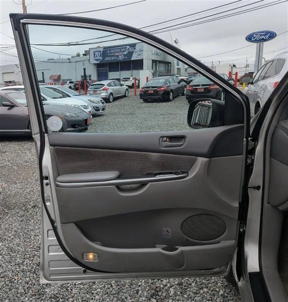 Toyota Sienna LE 7-Passenger 2006