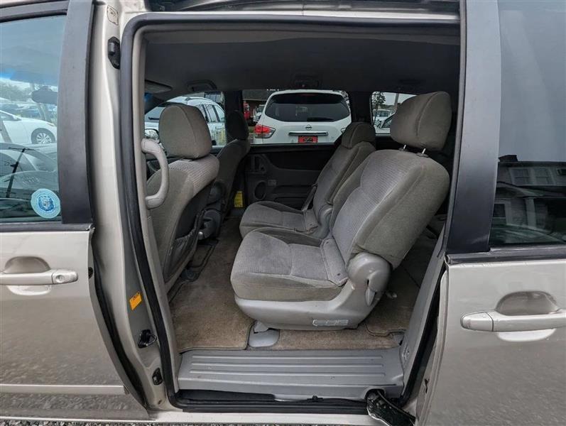 Toyota Sienna LE 7-Passenger 2006
