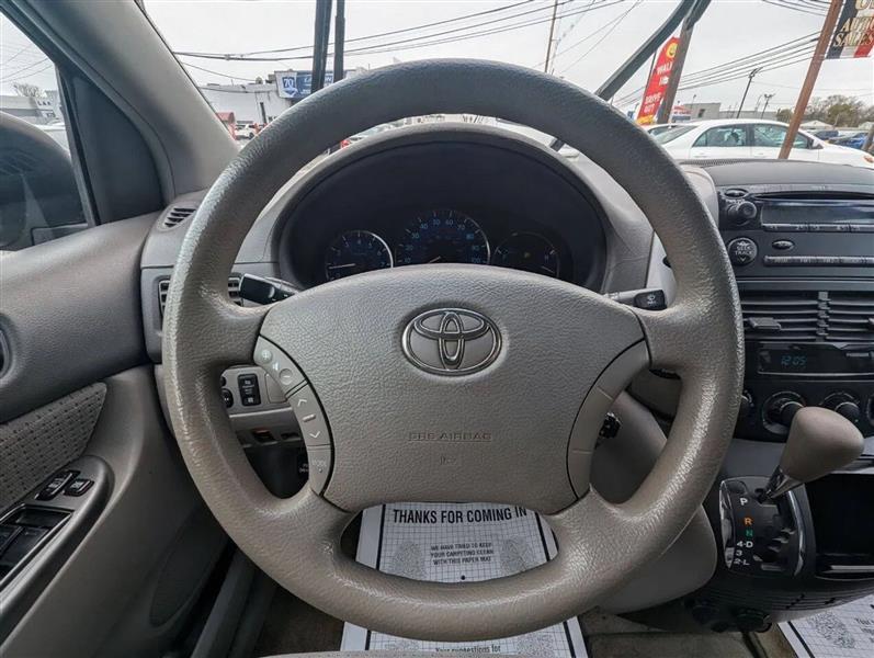 Toyota Sienna LE 7-Passenger 2006