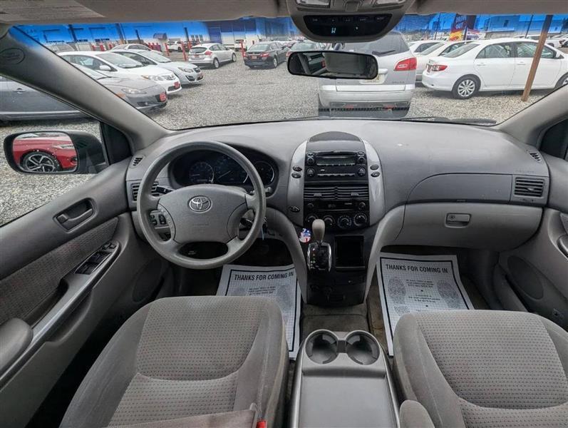 Toyota Sienna LE 7-Passenger 2006
