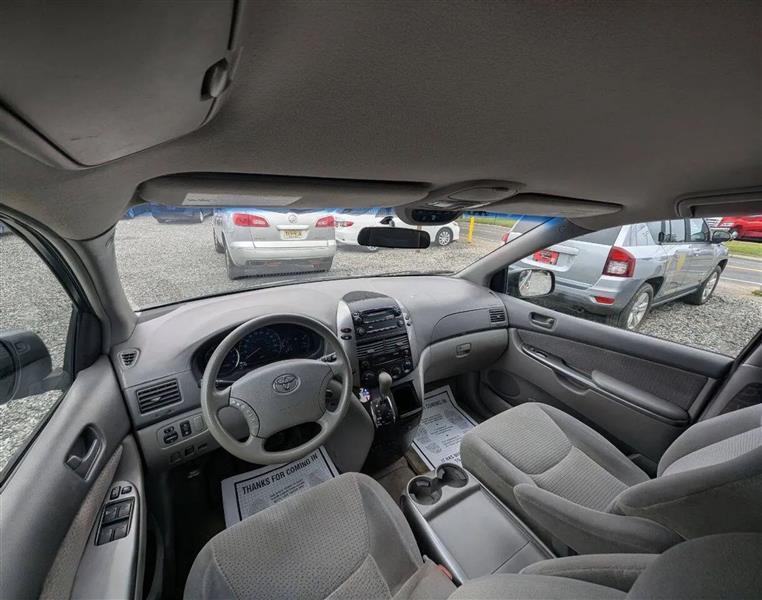 Toyota Sienna LE 7-Passenger 2006