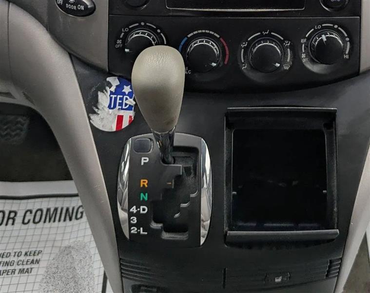 Toyota Sienna LE 7-Passenger 2006