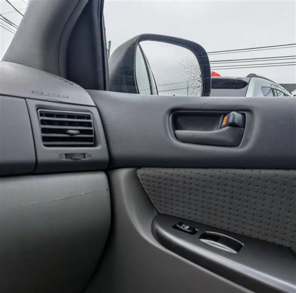 Toyota Sienna LE 7-Passenger 2006