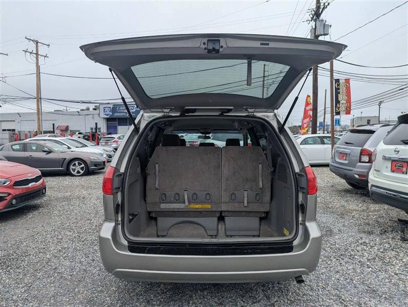 Toyota Sienna LE 7-Passenger 2006